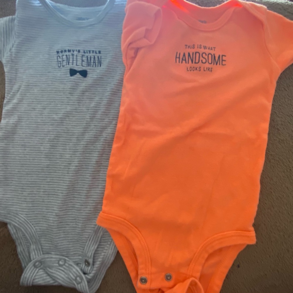 EUC Carter's 2x S/S Onesies Bundle 100% Cotton 9M